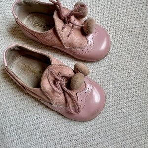Pink Dress Shoes with Bow and Glossy Finish - size 24